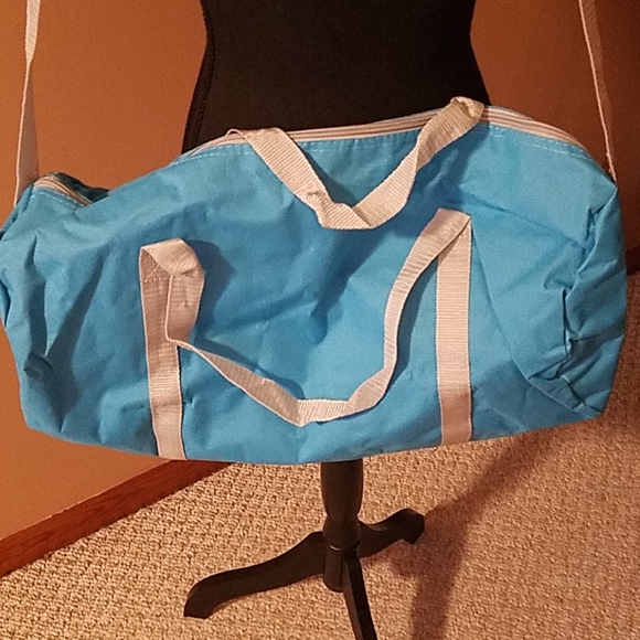 Crunch T-shirt and Gym Bag - Picture 8 of 10